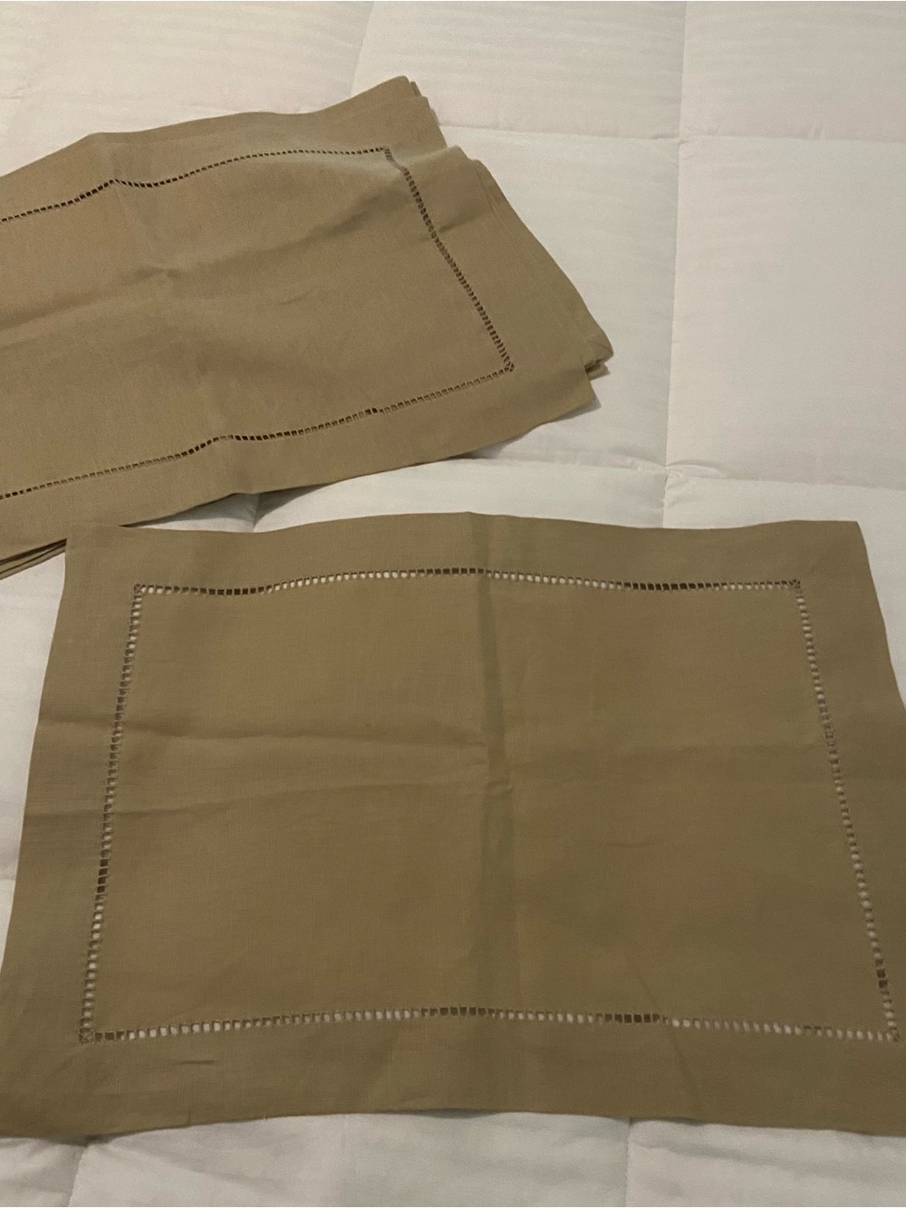Pottery Barn 100% Line Hemstitch Linen Placemats and Tablerunner set